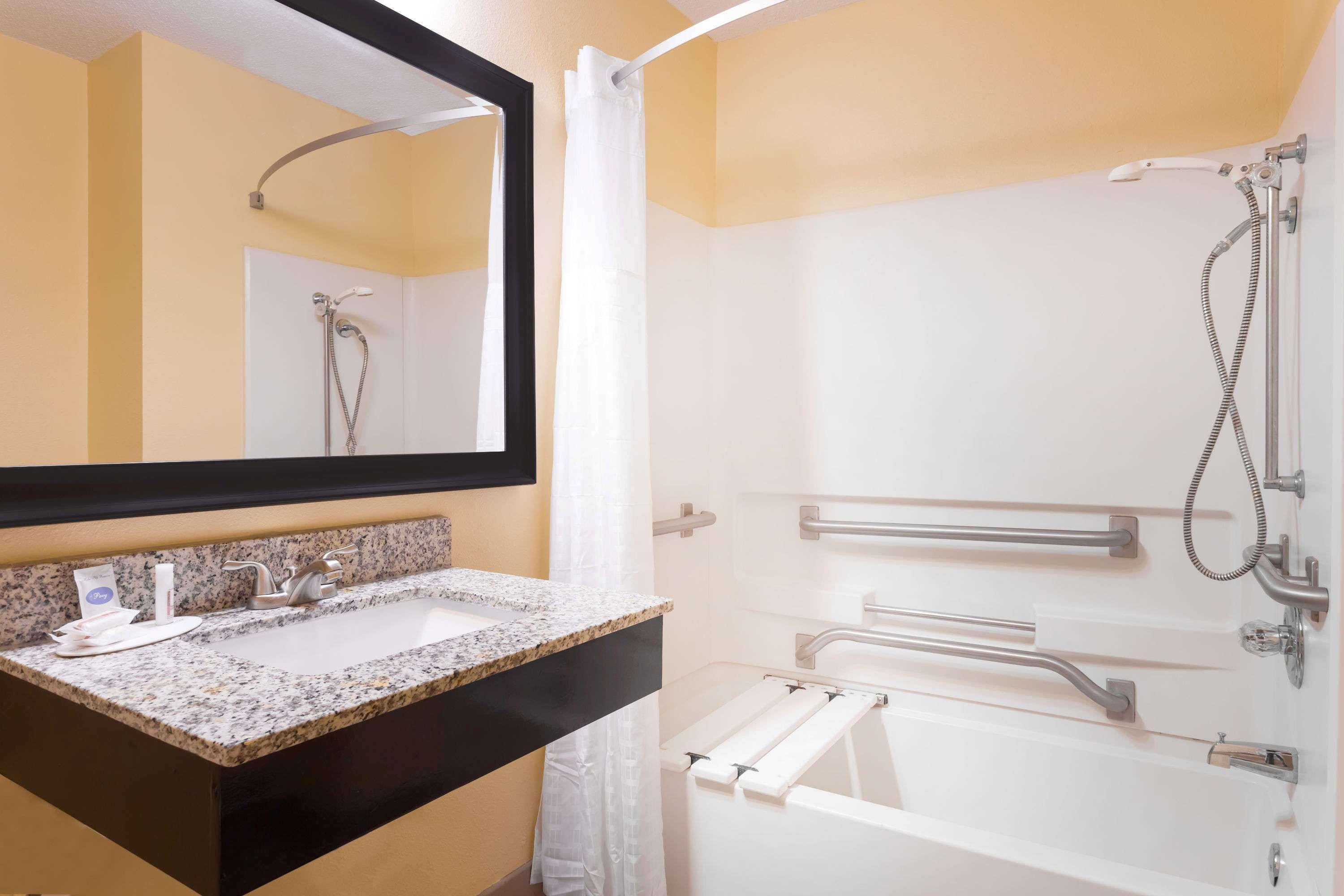 Howard Johnson By Wyndham Spartanburg Expo Center Εξωτερικό φωτογραφία